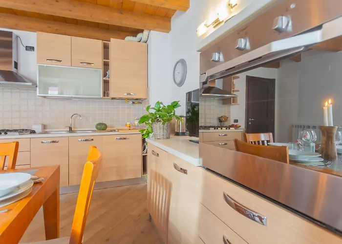 Luini 7 By Rent Como