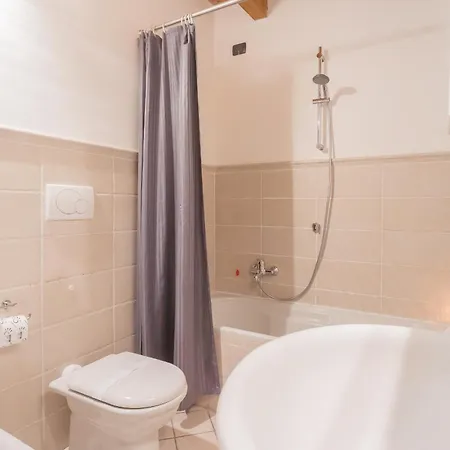 Luini 7 By Rent * كومو